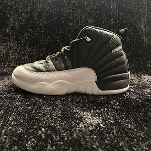 LIKE NEW!!! Jordan 12 Size 3Y